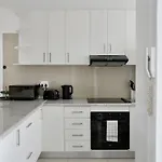 Charming Central Sea Point Haven 50M To Ocean