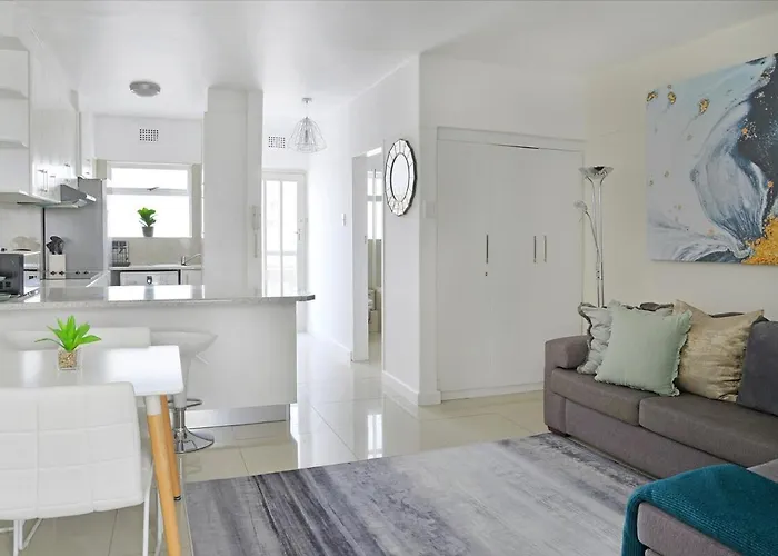 Charming Central Sea Point Haven 50M To Ocean
