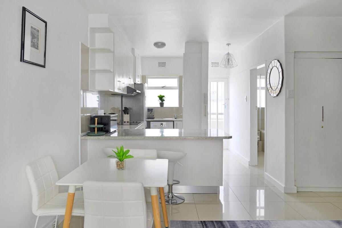 Charming Sea Point Haven 50m To Ocean